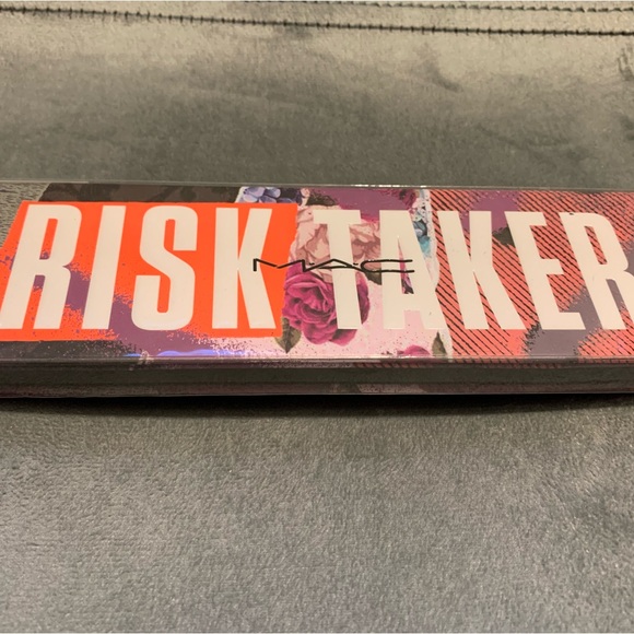 M.A.C. - Risk Taker Eyeshadow- Highlight Palette - Picture 6 of 11